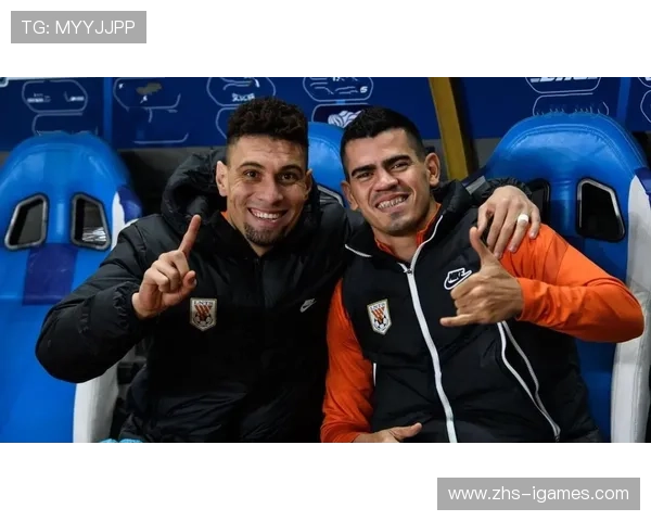 林秉圣等来自台湾的球员获得上赛季总冠军戒指。 林秉圣等来自台湾的球员获得上赛季总冠军戒指。